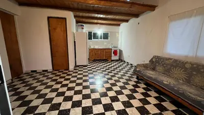a living room with a couch and a checkered floor at El limón in Villa Yacanto