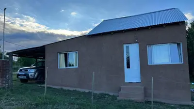 a small house with a car parked next to it at El limón in Villa Yacanto