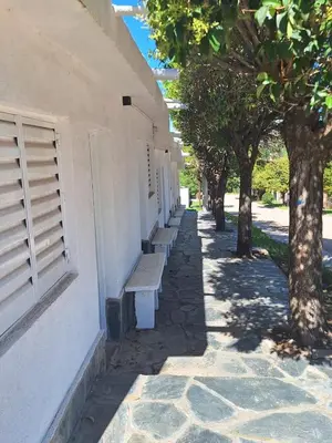 a row of benches on the side of a building at Departamentos y habitaciones en Mina Clavero in Mina Clavero