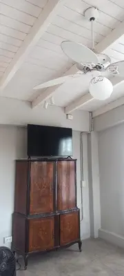 a room with a flat screen tv on a ceiling at La casa de Merlot in San Antonio de Arredondo