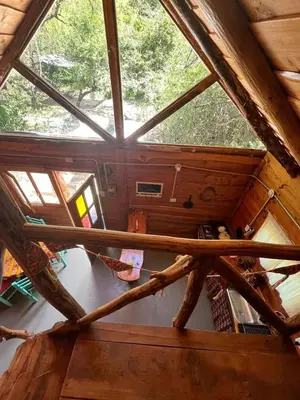 an overhead view of the ceiling of a cabin at Cabaña El Poeta in Cuesta Blanca