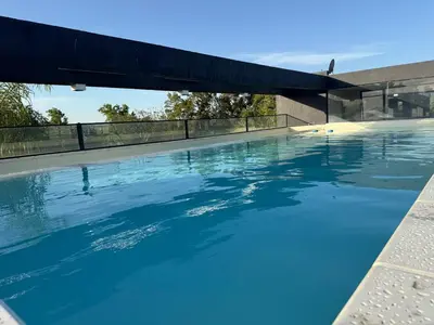 a swimming pool on the roof of a house at Moderno Depto 2 dormitorios frente al lago Pileta asador garage in Villa Carlos Paz