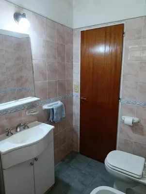 a bathroom with a sink and a toilet and a mirror at Casa en centro de Icho Cruz in Villa Icho Cruz