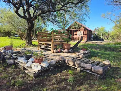 a garden with rocks and a bench and a tree at Cabañas Lumel in Carpintería