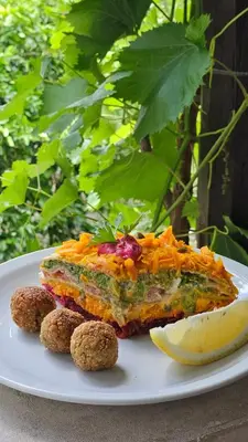 a white plate with a piece of food and a lemon at Hostería Vegetariana in Country Club Chumamaya