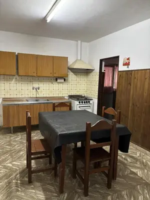 a kitchen with a table and chairs and a stove at Alojamiento en Villa Cura Brochero in Villa Cura Brochero