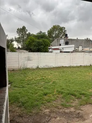 a white fence with a boat in a yard at Alojamiento en Villa Cura Brochero in Villa Cura Brochero
