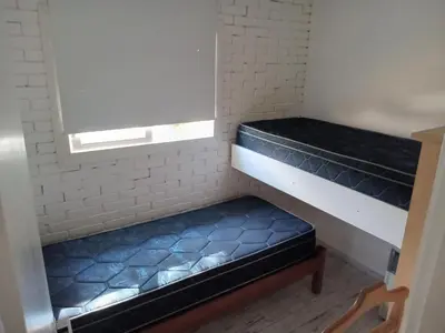 two bunk beds in a room with a window at Virdi ca fui in Cordoba
