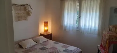 a bedroom with a bed with a lamp and a window at Victoria in Villa Icho Cruz