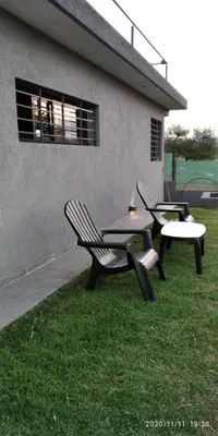two chairs and a table and a table and a table and sidx sidx sidx at casa lomas in San Antonio de Arredondo