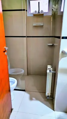 a bathroom with a toilet and a sink at Departamento en el Centro Completo, Cochera, Pile, Pile Clim in Villa Carlos Paz