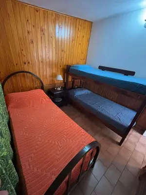 a room with two bunk beds in a room at Paraíso in Mina Clavero