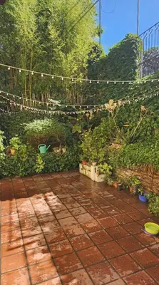 a garden with green plants and a patio at Casa Céntrica a 4c del rio de 2 Dormitorios para 5 in Villa Carlos Paz