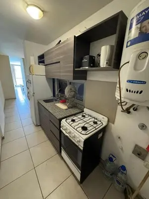a small kitchen with a stove and a refrigerator at El cercano a todo in Cordoba