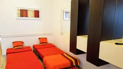 two red ottomans in a corner of a room at Torre Myng in Villa Carlos Paz