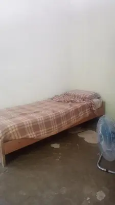 a bedroom with a bed and a fan at La casita de Mila in Amboy