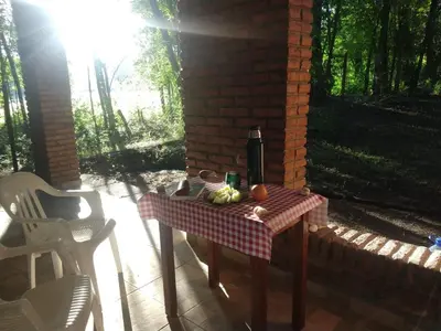 a table with fruit on it on a patio at Casa en balneario Mayu Sumaj en cercanias de Villa Carlos Paz in San Antonio de Arredondo
