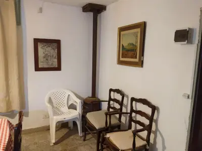 a room with two chairs and a table and a picture at Casa en balneario Mayu Sumaj en cercanias de Villa Carlos Paz in San Antonio de Arredondo