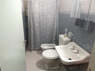 a bathroom with a toilet and a sink at Casa en balneario Mayu Sumaj en cercanias de Villa Carlos Paz in San Antonio de Arredondo