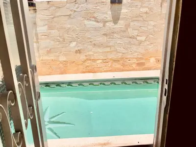 a view of a swimming pool through a door at Habitación exclusiva Huéspedes con piscina , aire acondicionado y jardín en base doble, muy confortable in Cordoba