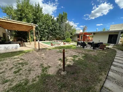 a yard with a picnic table and a playground at Aires- Casas de campo in Villa Carlos Paz