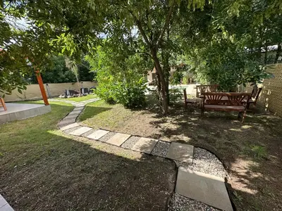 a park with a bench sitting under a tree at Aires- Casas de campo in Villa Carlos Paz