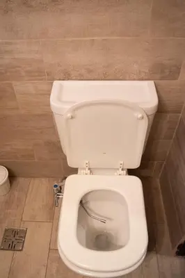 a bathroom with a white toilet in a room at Departamento Córdoba Centro in Cordoba