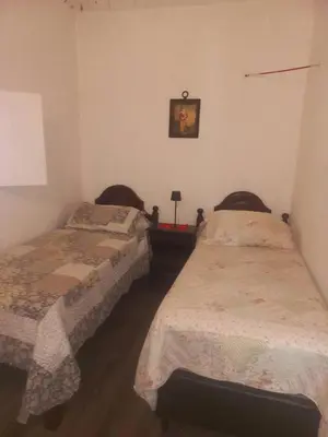two beds in a room with two beds sidx sidx sidx at El descanso in Panaholma