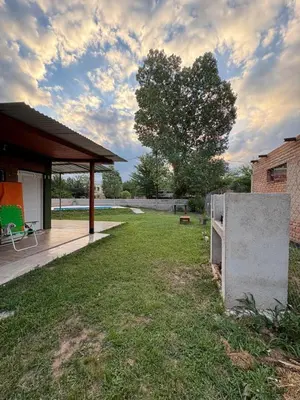 a yard with a fence and a house at Las tres lunas 2 in Villa Anizacate