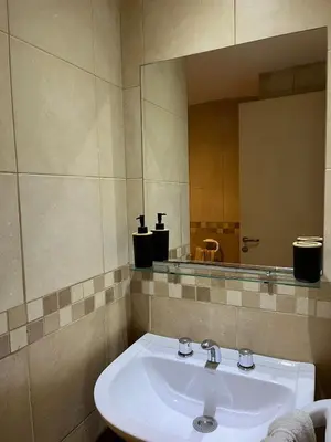 a bathroom with a sink and a mirror at Confortable departamento en el centro de la ciudad in Cordoba