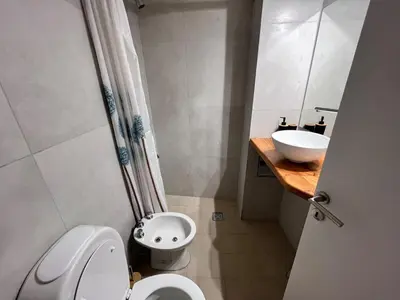 a small bathroom with a toilet and a sink at Monoambiente para 2 personas Zona Centro in Cordoba