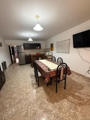 a living room with a table and a kitchen at El Algarrobo in Villa del Dique