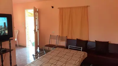 a living room with a bed and a television at Cometierra, casa de campo in Panaholma