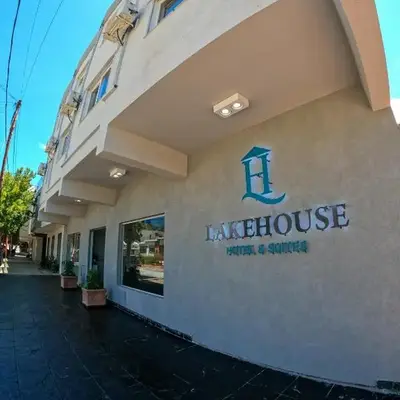 LakeHouse Hotel & Suites