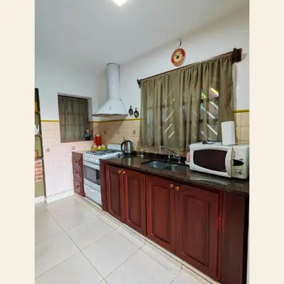 a kitchen with a sink and a microwave at Casa con pileta exclusiva Mina Clavero in Mina Clavero