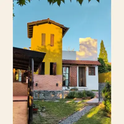 a house with a yellow at Casa con pileta exclusiva Mina Clavero in Mina Clavero