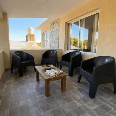 a living room with chairs and a table and a window at Casa Olivia - Alquiler temporario en Tanti in Tanti