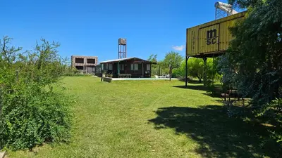 a large yard with a building in the background at Cabaña UMI - Un Mundo Infinito in Potrero de Garay