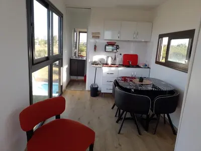 a kitchen with a table and chairs in a room at Containers UMI - Un Mundo Infinito in Potrero de Garay