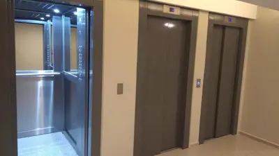 two elevator doors in a room with a hallway at Departamento a Pasos de la Terminal y Hospitales in Cordoba