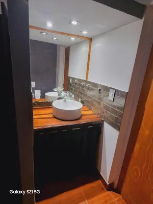a bathroom with two sinks and a large mirror at Departamento mina clavero in Mina Clavero