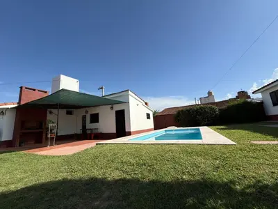 a house with a swimming pool in the yard at Aires de familia in Villa Carlos Paz