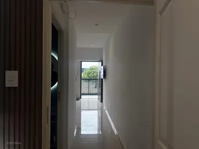 a hallway with white walls and a view of a balcony at Apart Lunge in Cordoba