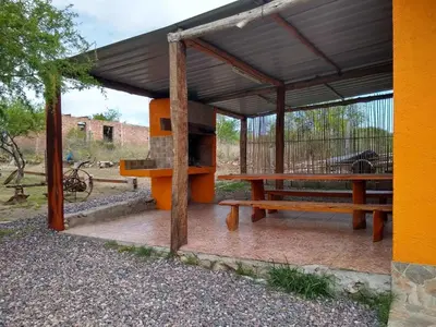 a picnic shelter with a table and a stove at Cabaña parque siquiman in Villa Parque Siquiman