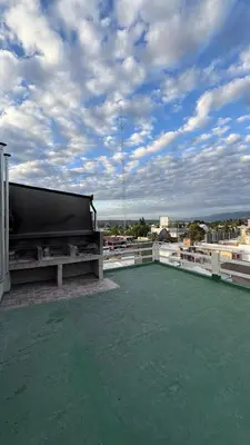 a large black piano sitting on top of a roof at Ailinlduran in Villa Carlos Paz