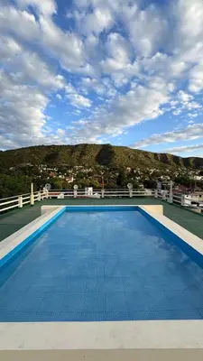 a large swimming pool on the roof of a building at Ailinlduran in Villa Carlos Paz