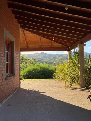 a patio with a roof with a view of the mountains at Altos de ensueños in Alpa Corral