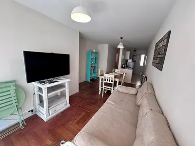a living room with a couch and a flat screen tv at Departamento amplio 3 personas Zona Nueva Córdoba in Cordoba