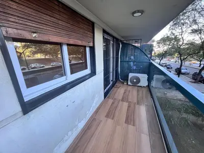 a balcony of a building with a speaker on the floor at Departamento para 3 personas Zona Nueva Córdoba in Cordoba
