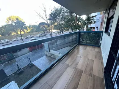 a balcony of a building with a view of a street at Departamento para 3 personas Zona Nueva Córdoba in Cordoba